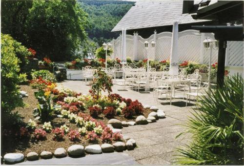 Hotel Zum Weissen Stein Кирхен Экстерьер фото