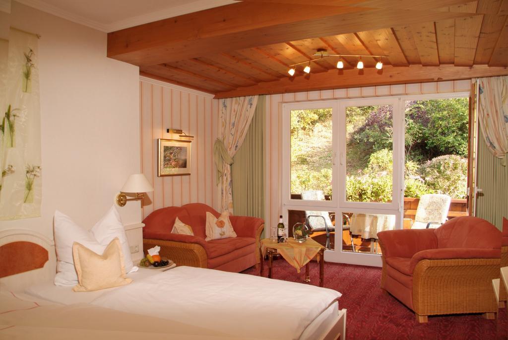 Hotel Zum Weissen Stein Кирхен Номер фото
