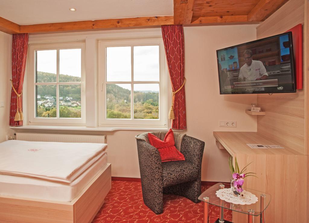 Hotel Zum Weissen Stein Кирхен Номер фото