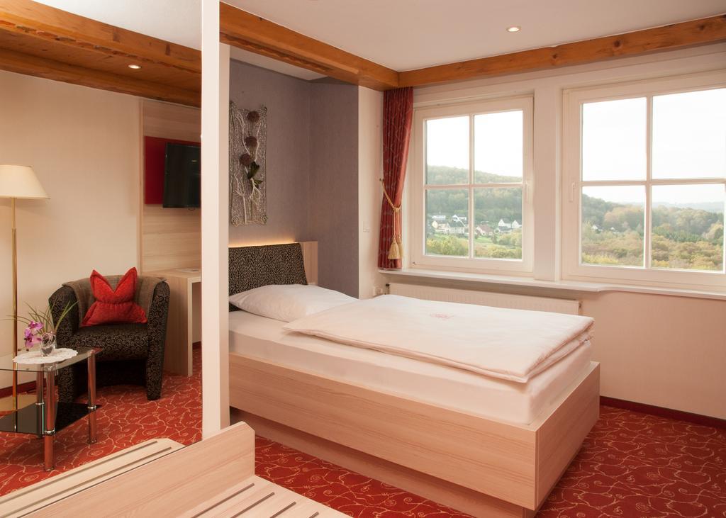 Hotel Zum Weissen Stein Кирхен Номер фото