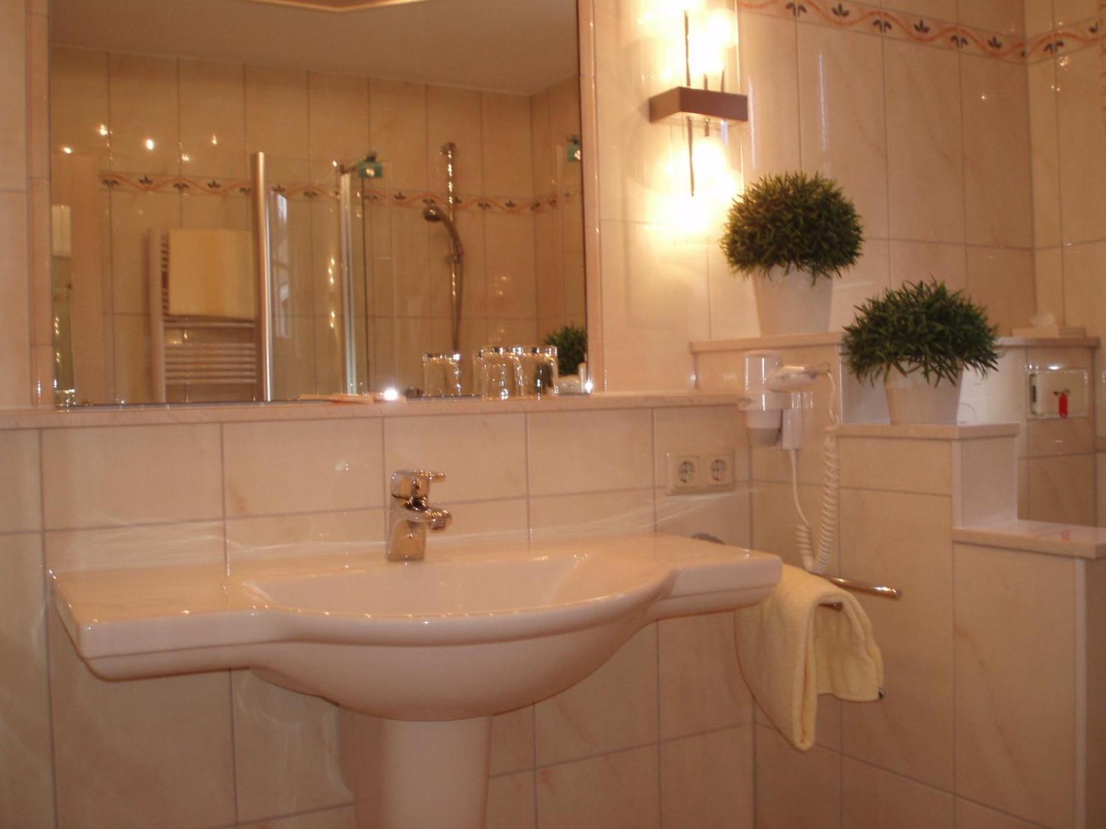 Hotel Zum Weissen Stein Кирхен Номер фото